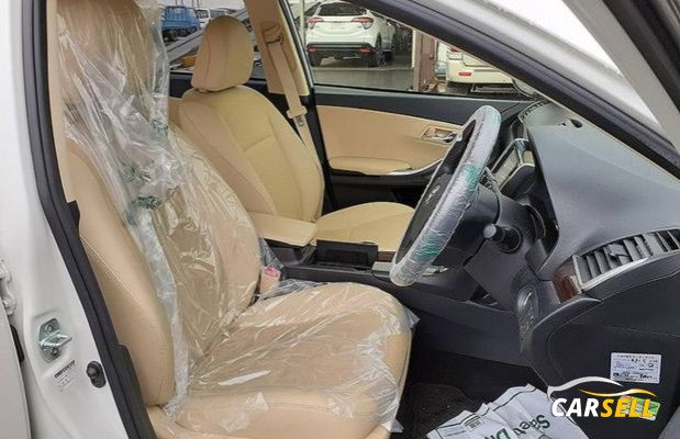 TOYOTA PREMIO 2018 PEARL
