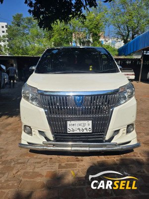 Toyota esquire model 2014