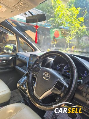 Toyota esquire model 2014