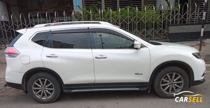 Nissan X-Trail Hybrid Sunroof 2015