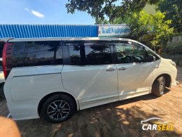 Toyota esquire model 2014