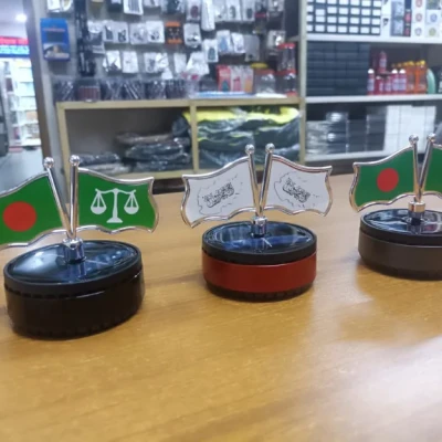 Premium Flag Spinning Car Dashboard Showpiece – solar powered rotating flag display যা সূর্যের আলোতে নিজে থেকেই ঘুরে। Stylish ও unique car decoration। 🚗✨